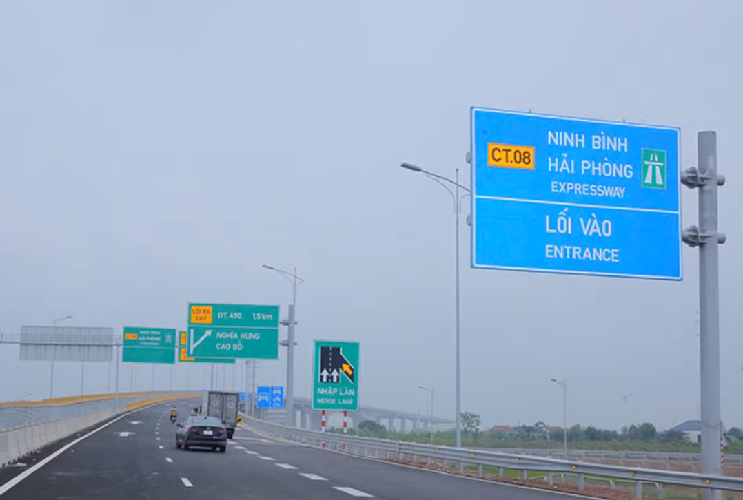 Điểm cuối tuyến cao tốc Ninh Bình - Hải Phòng tại đầu cầu vượt sông Đáy thuộc xã Khánh Cường, huyện Yên Khánh.