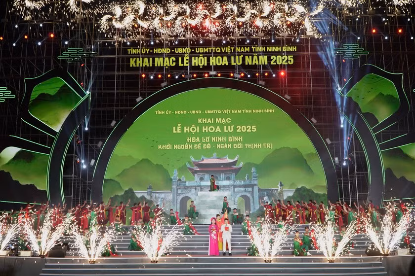 Một số tiết mục trong chương trình khai mạc Lễ hội Hoa Lư.