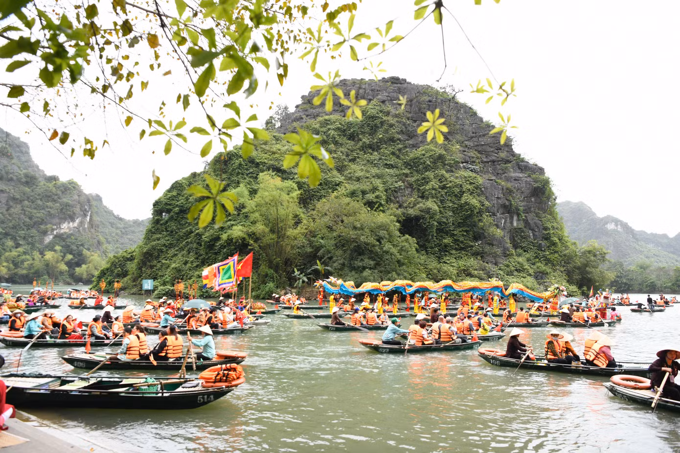 Cảnh sơn thủy hữu tình tại Tràng An. Ảnh: Như Ý.