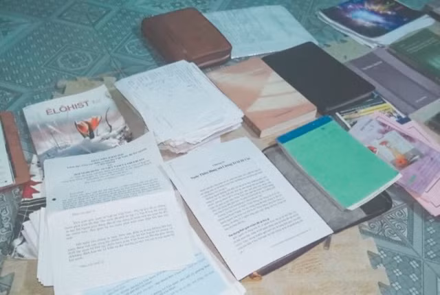 Các loại tài liệu dùng để hành lễ, truyền đạo trái phép được lực lượng chức năng phát hiện