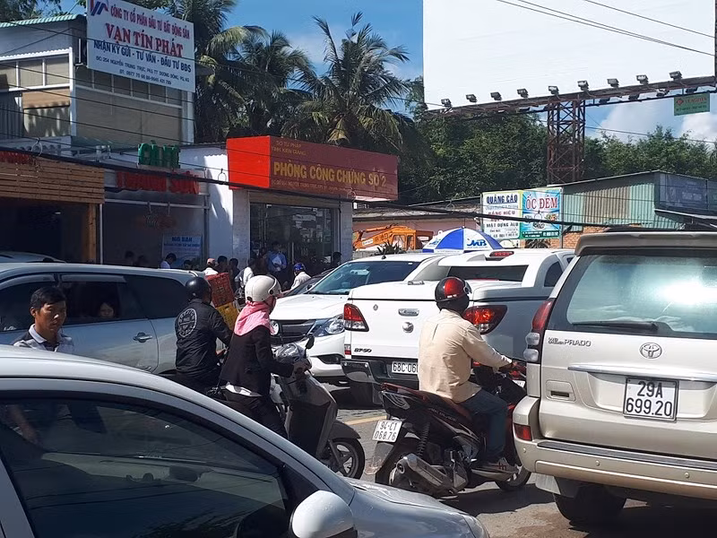 Nhiều văn phòng môi giới nhà đất Phú Quốc vắng tanh ảnh 3