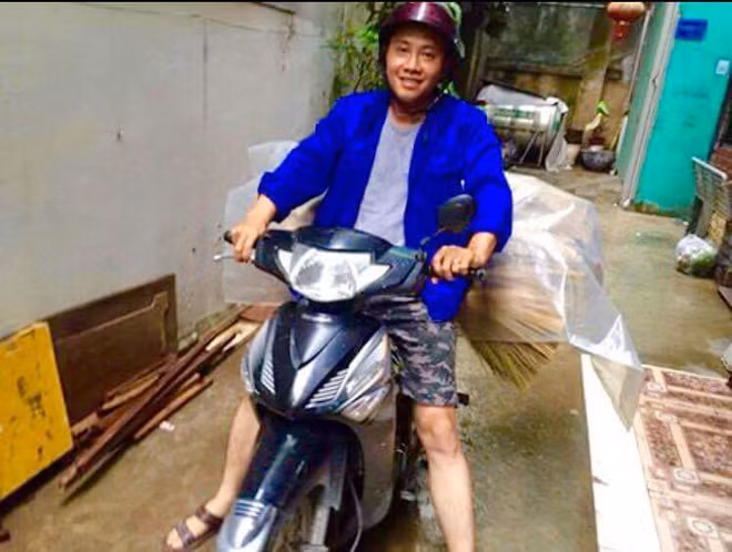 Đại úy 'giải cứu' chổi ế ảnh 1