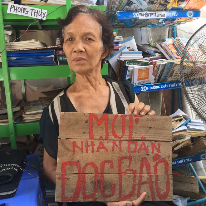 Quầy sách 'mời nhân dân đọc' ảnh 1