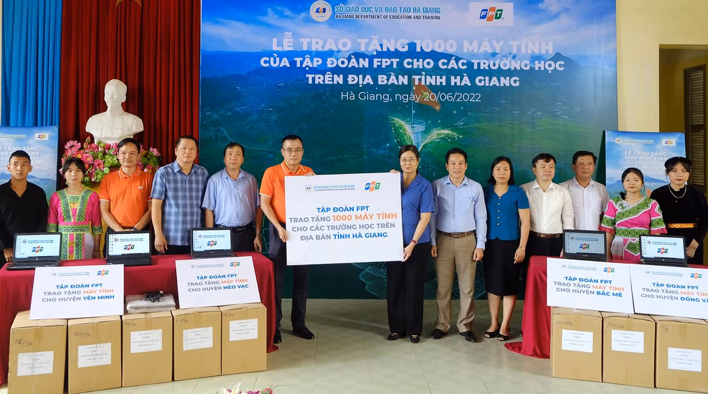 1.000 máy tính được trao tặng các trường học ở Hà Giang. Ảnh: BTC