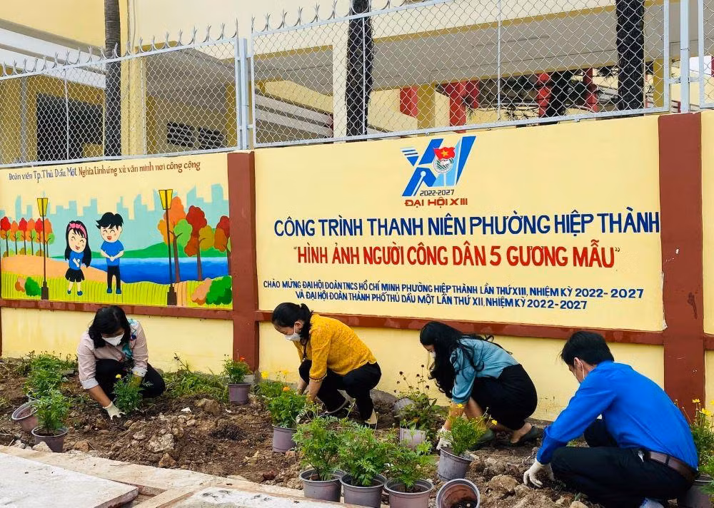 Anh Lý Ngọc Minh – Bí thư Đoàn phường Hiệp Thành cho biết công trình “Bộ hình ảnh người công dân 5 gương mẫu” giai đoạn 2 được thực hiện với mục đích tuyên truyền các nội dung theo Đề án nâng cao chất lượng cuộc vận động xây dựng nếp sống văn hóa văn minh đô thị gắn với xây dựng giá trị hình mẫu thanh niên với những tiêu chí, giá trị cốt lõi là mục tiêu để đoàn viên thanh niên hướng đến và làm theo, góp phần xây dựng lớp thanh niên giàu lòng yêu nước, yêu chủ nghĩa xã hội, có bản lĩnh chính trị, ý thức chấp hành pháp luật, có đạo đức cách mạng và lối sống đẹp.