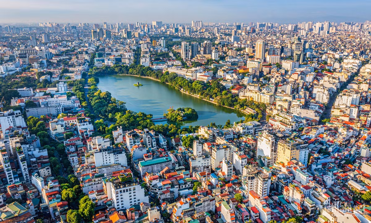 Theo bảng giá đất mới, tại 176 tuyến đường trên địa bàn quận Hoàn Kiếm có giá đất dao động từ 104 triệu đồng đến 695,3 triệu đồng/m2. Ảnh: VietNamNet.