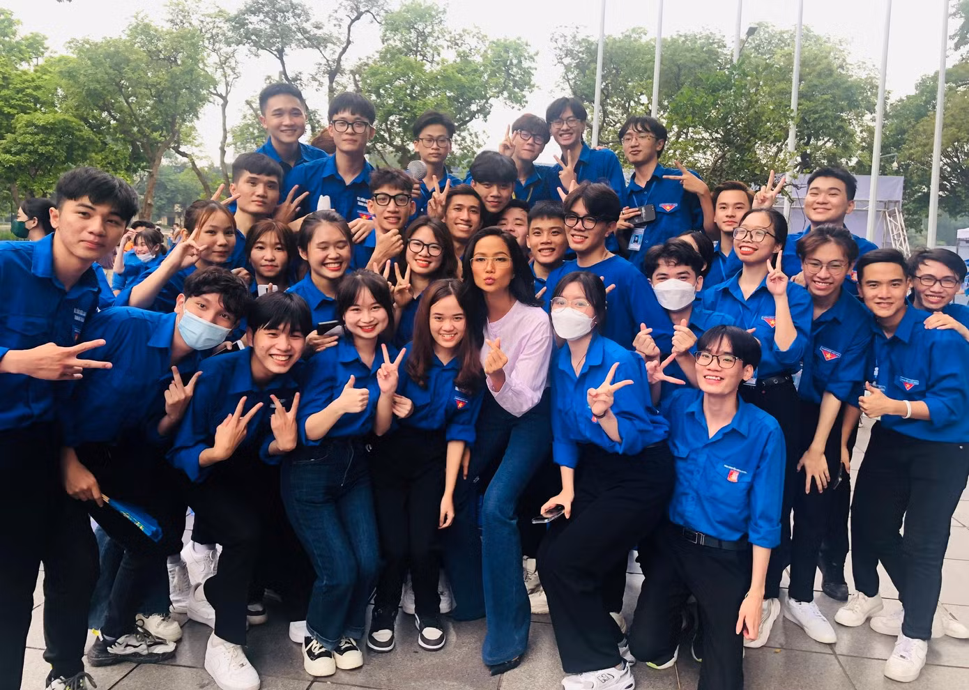 Hoa hậu H’hen Niê giao lưu với bạn trẻ tại lễ tổng kết giai đoạn 1,2 và cuộc thi tương tác trực tuyến “Thanh niên chuẩn - Nói không với định kiến giới”