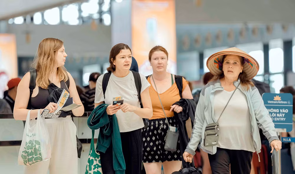 Khách quốc tế đang giữ vai trò quan trọng trong phục hồi hàng không sau giai đoạn ảnh hưởng dịch COVID-19, khi khách nội địa có dấu hiệu chững lại.