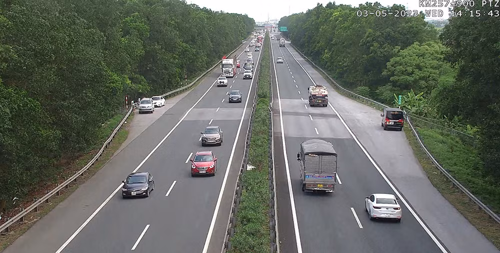 Vào những dịp cao điểm lễ, Tết, cuối tuần cao tốc Cầu Giẽ - Ninh Bình luôn trong tình trạng quá tải.