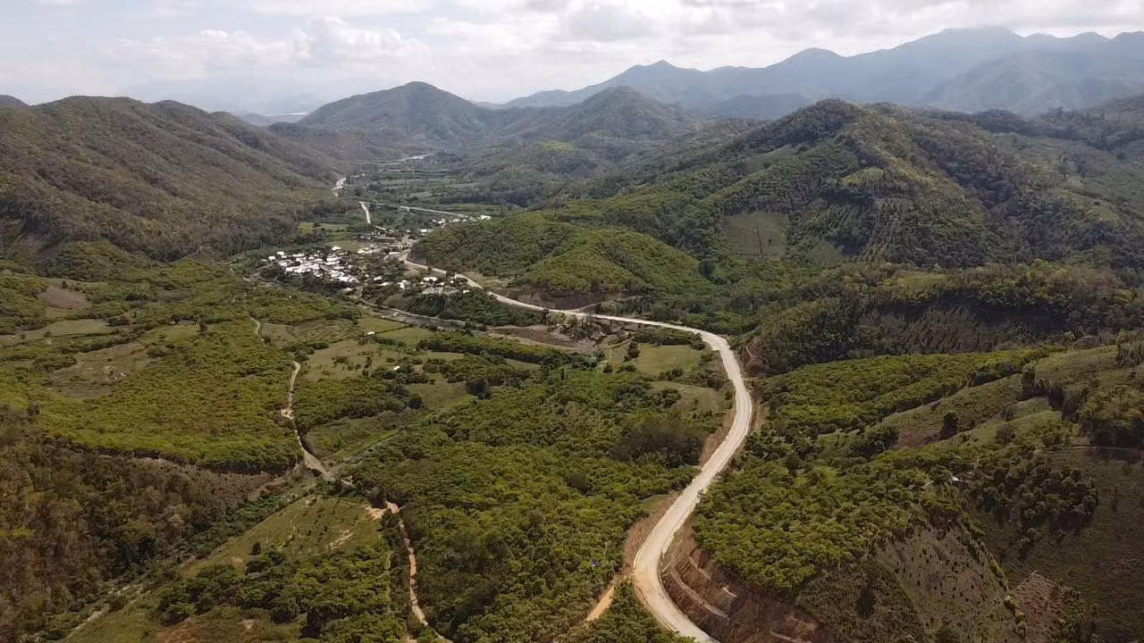 Dự án đường nối từ thị trấn Tân Sơn, huyện Ninh Sơn, tỉnh Ninh Thuận đi ngã tư Tà Năng, huyện Đức Trọng, tỉnh Lâm Đồng được chia thành 2 dự án thành phần. Trong đó, Dự án thành phần 1 từ thị trấn Tân Sơn đến xã Ma Nới, huyện Ninh Sơn, tỉnh Ninh Thuận có chiều dài khoảng 22,283km đã hoàn thành và bàn giao đưa vào sử dụng từ tháng 12/2023.