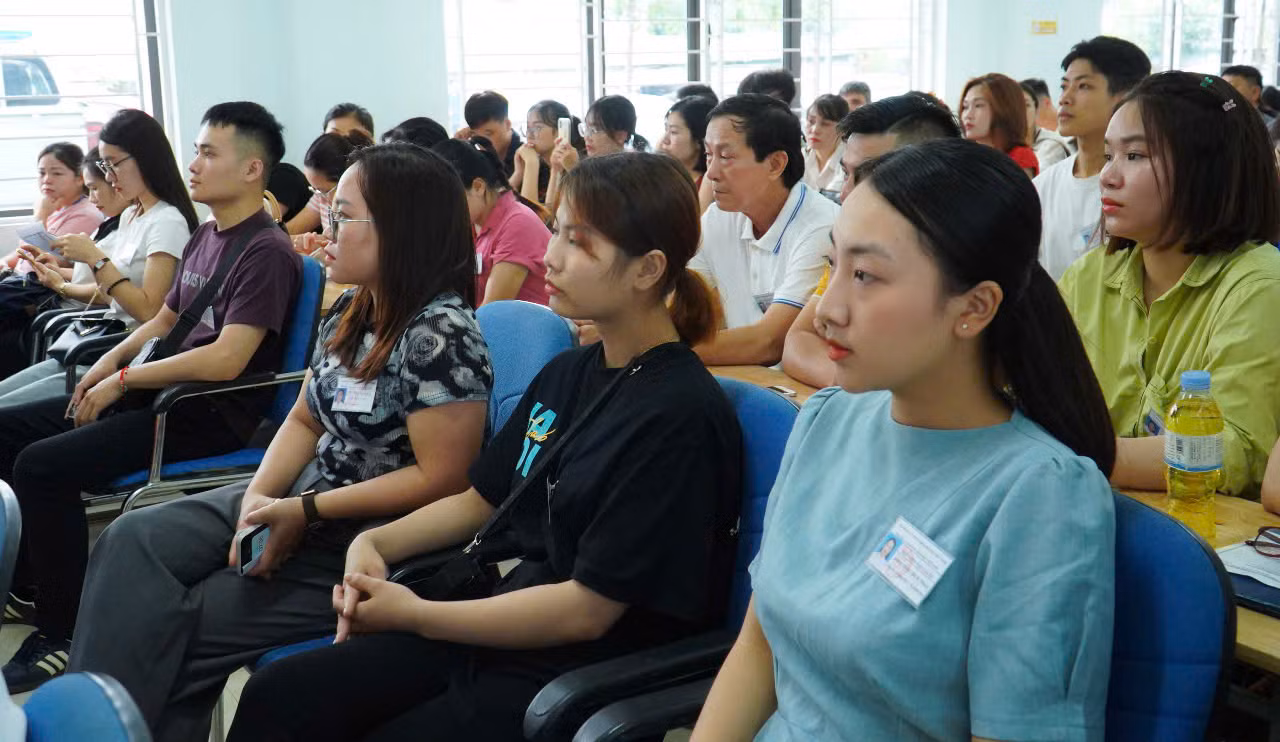 Từ 7 giờ sáng, các thí sinh đã tập trung tại Trung tâm Sát hạch lái xe loại 1 - Phân hiệu đào tạo Việt Bắc để tham dự kỳ thi.