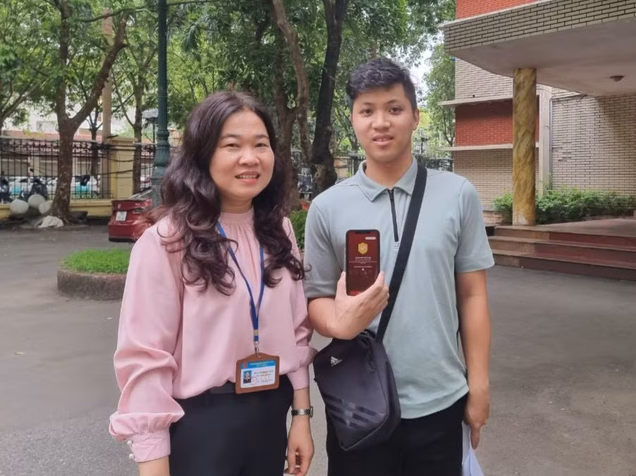 Công dân thực hiện làm hồ sơ xin cấp lý lịch tư pháp trên VNeID.