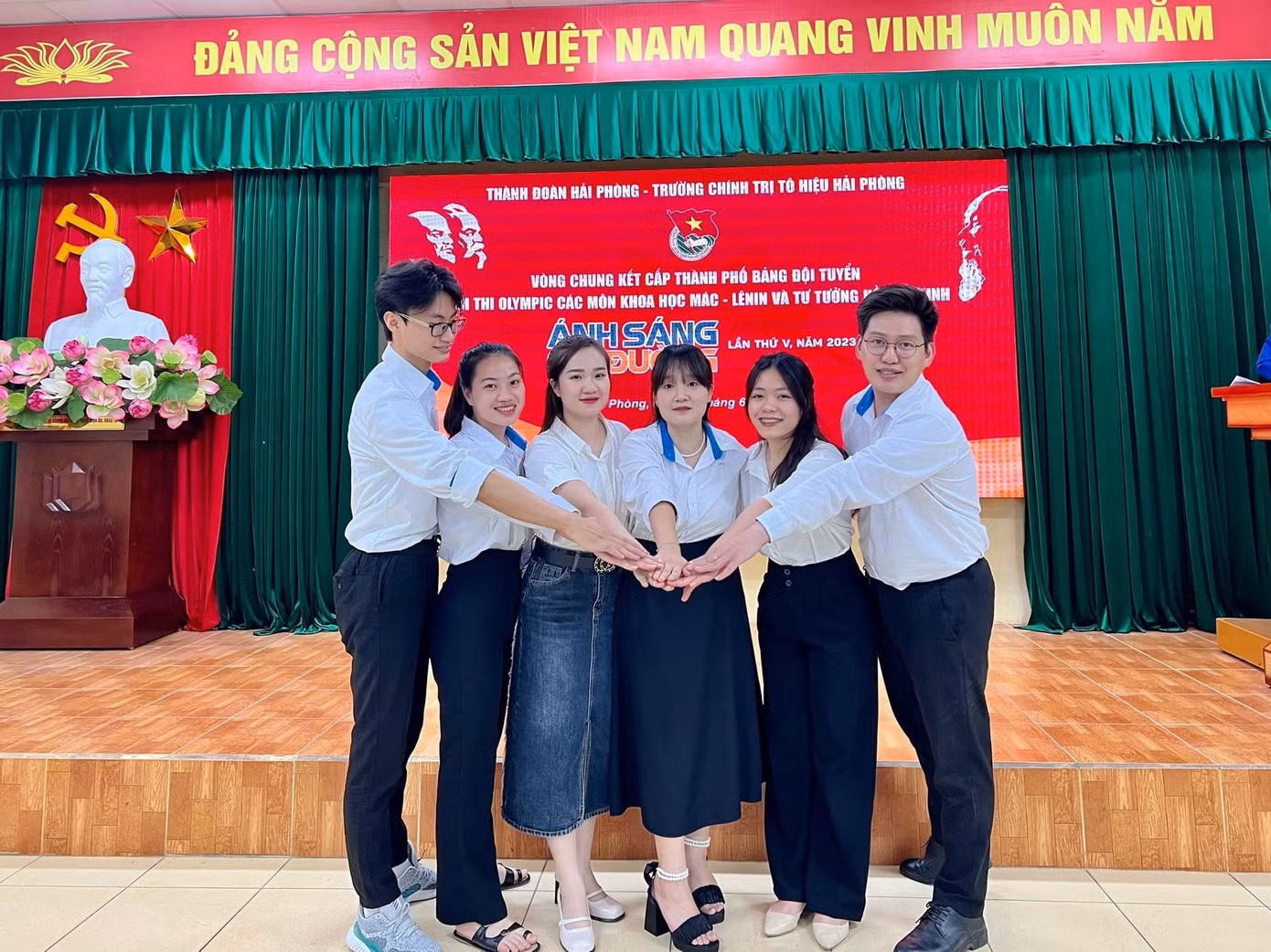 Khánh Huyền tham gia Hội thi Olympic các môn Khoa học Mác - Lênin và tư tưởng Hồ Chí Minh “Ánh sáng soi đường” bảng Đội tuyển.