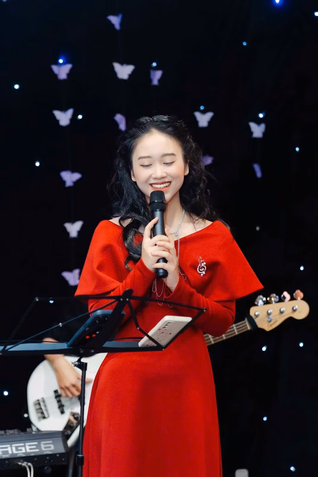 Yến Nhi mong muốn lan toả yêu thương đến mọi người qua tiếng hát của mình.