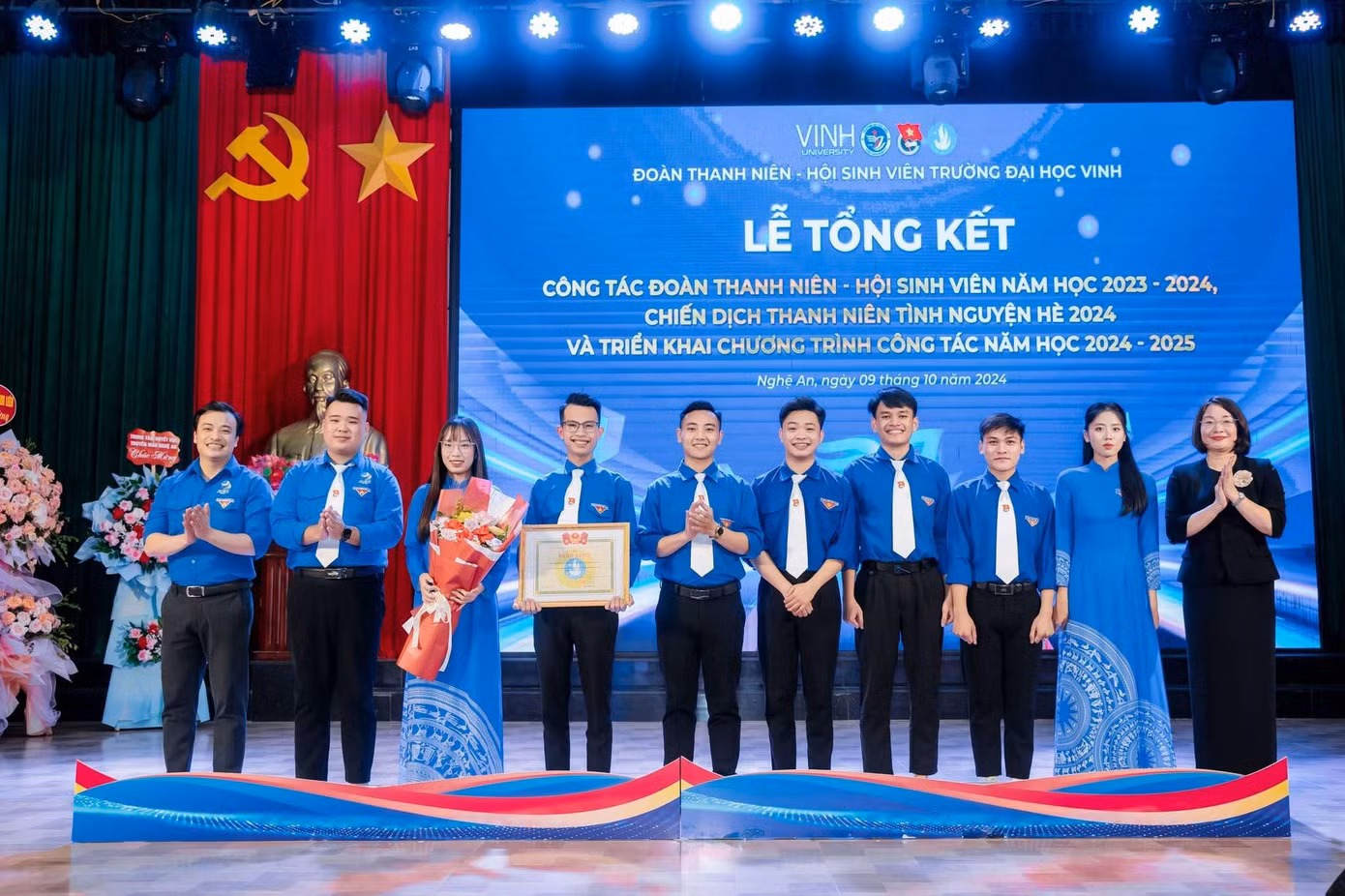 “Chúng ta, những người trẻ, thật may mắn được sống trong kỷ nguyên vươn mình của dân tộc – một thời kỳ mà cơ hội và thách thức song hành, qua đó thúc đẩy mỗi cá nhân phải khát vọng bằng hoài bão, đam mê, sự dấn thân, nỗ lực chinh phục và vươn lên chạm tới những tầm cao, những thành công mới.” Thành Lộc chia sẻ.