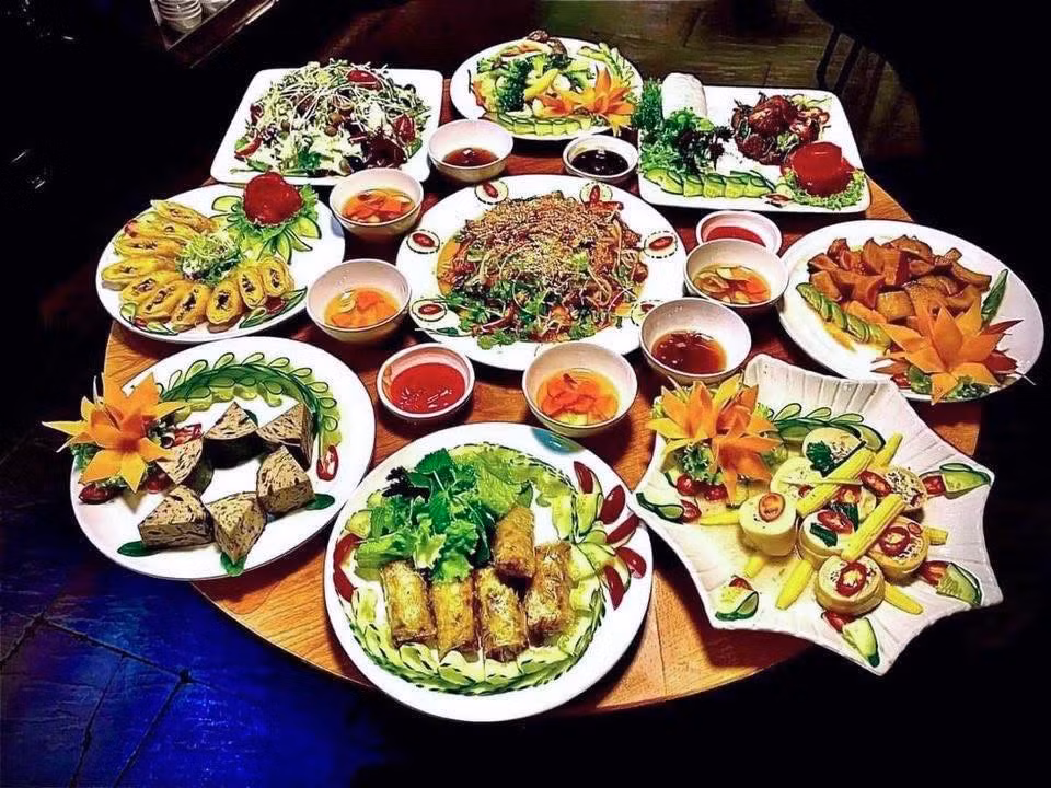 Ẩm thực chay ngày nay vô cùng đa dạng, hấp dẫn, ngon miệng, không hề thua kém món mặn (Ảnh: Nhà hàng chay An Lạc).