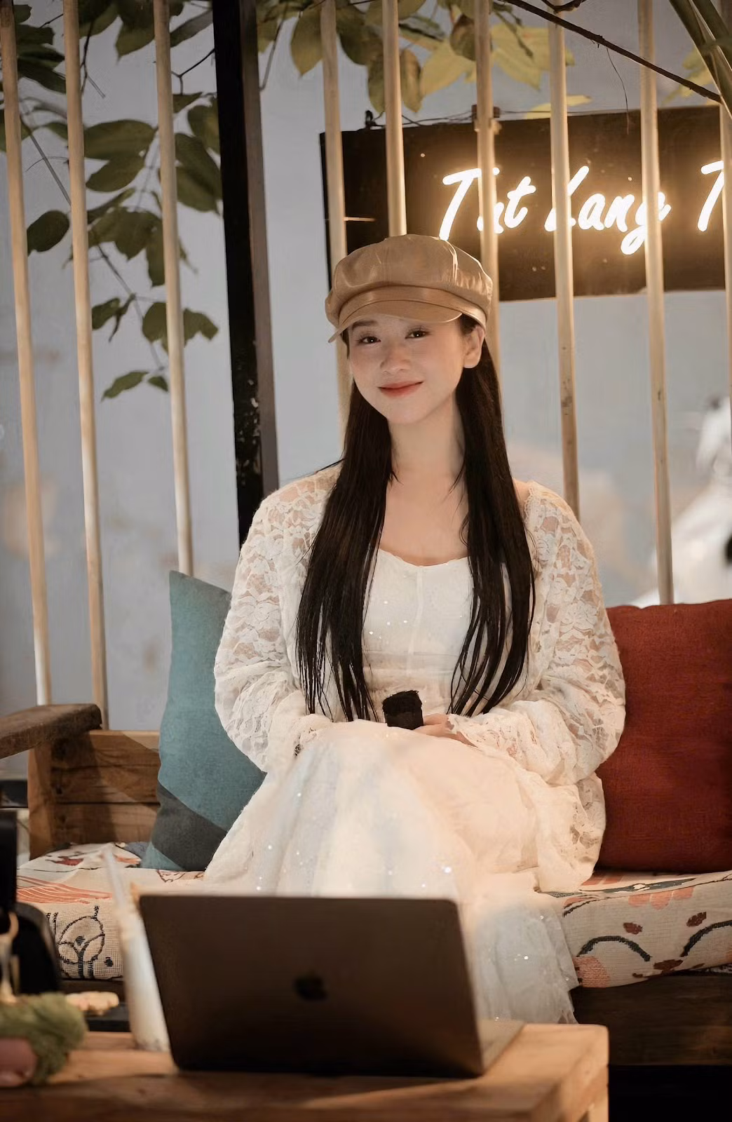 Nụ cười dịu dàng của Yến Nhi cùng năng lượng tích cực lan toả đến mọi người.