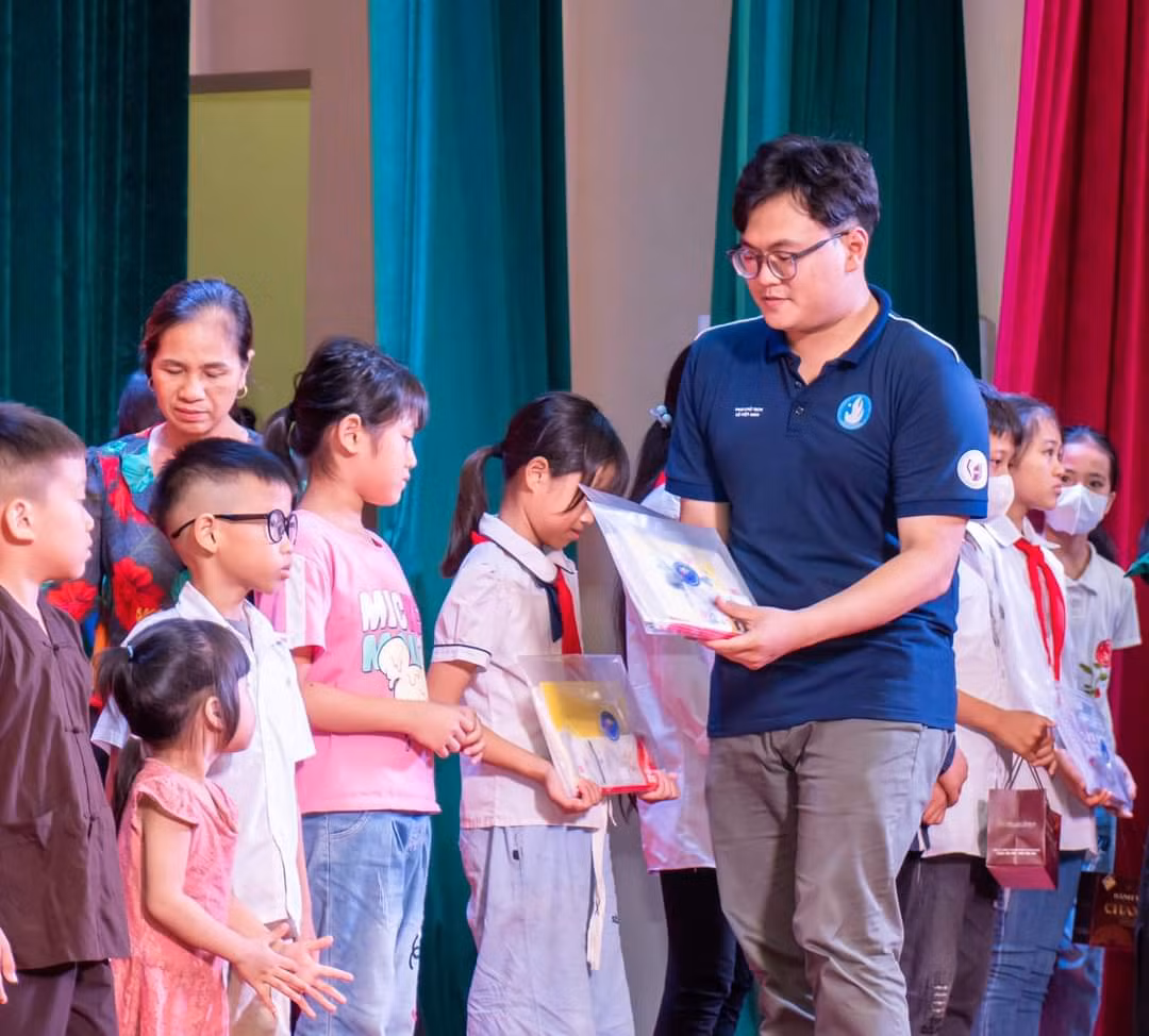 Việt Anh năng nổ, hăng hái trong các hoạt động thiện nguyện vì cộng đồng