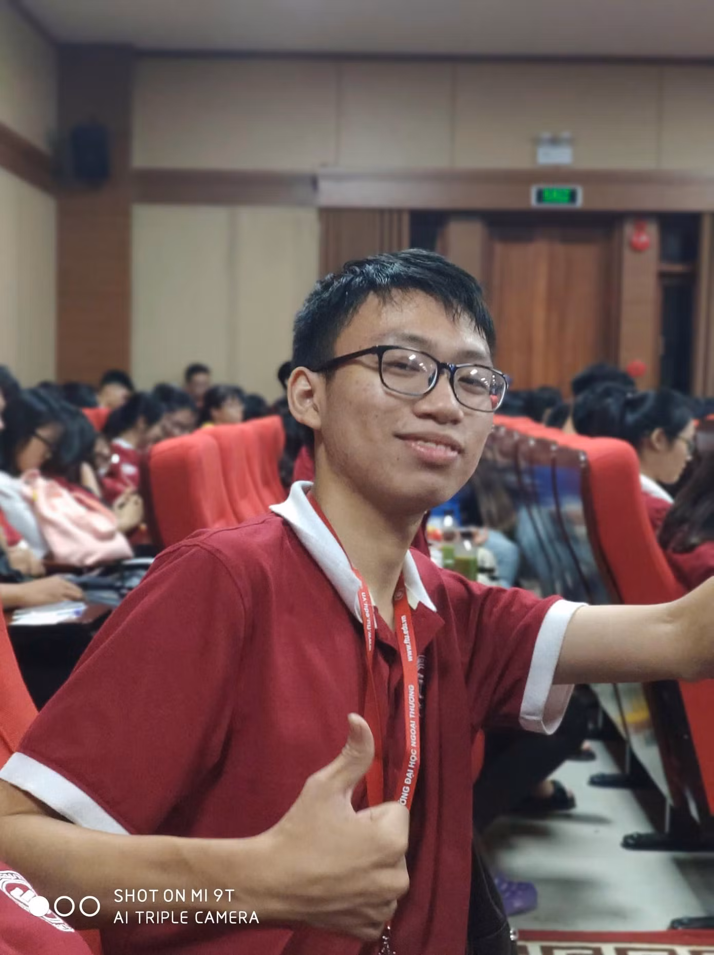 “Mình không có nền tảng như các bạn khác, nên thay vì chạy đua, mình chọn trồng gốc trước.” – Đàm Đức Bình nhớ lại năm nhất đại học.