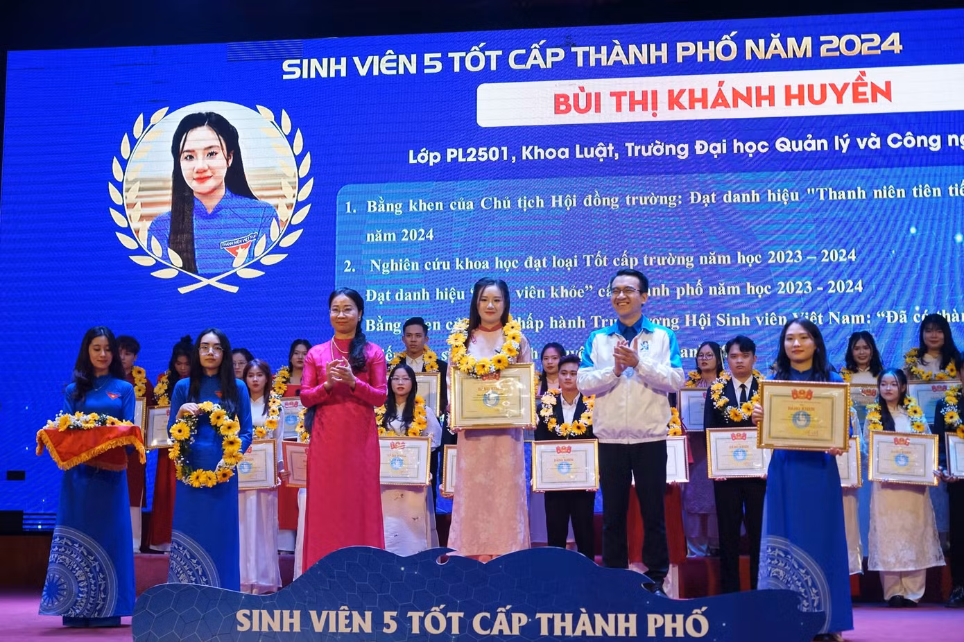Khánh Huyền đạt danh hiệu Sinh viên 5 tốt cấp thành phố năm 2024.