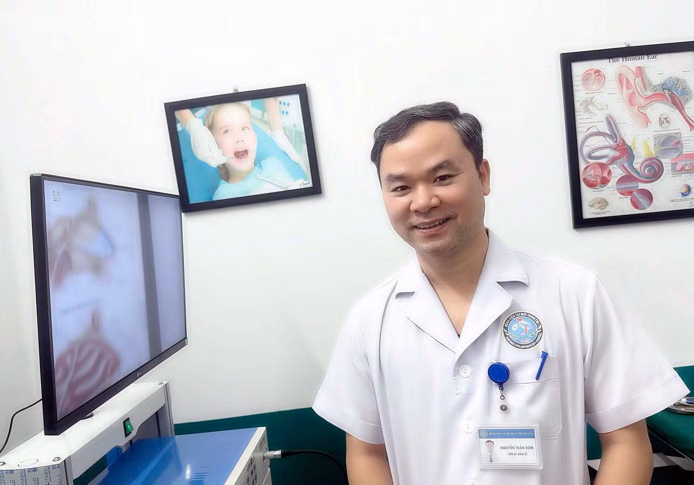 Tiến sĩ, Bác sĩ Nguyễn Tuấn Sơn - Giảng viên bộ môn Tai mũi họng, Trường Đại học Y Dược - ĐHQG Hà Nội.