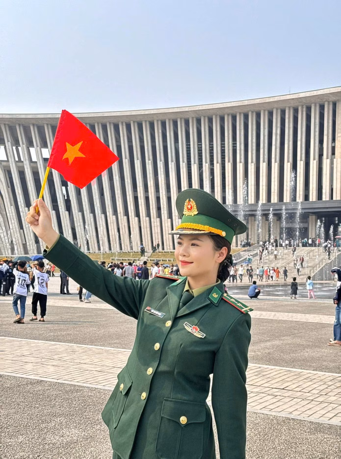 Là một người lính biên cương, Hiền Ngân luôn tự hào vì được góp phần vào sự kiện trọng đại, thể hiện trách nhiệm và tình yêu với Tổ quốc qua từng bước chân trong lễ diễu binh.