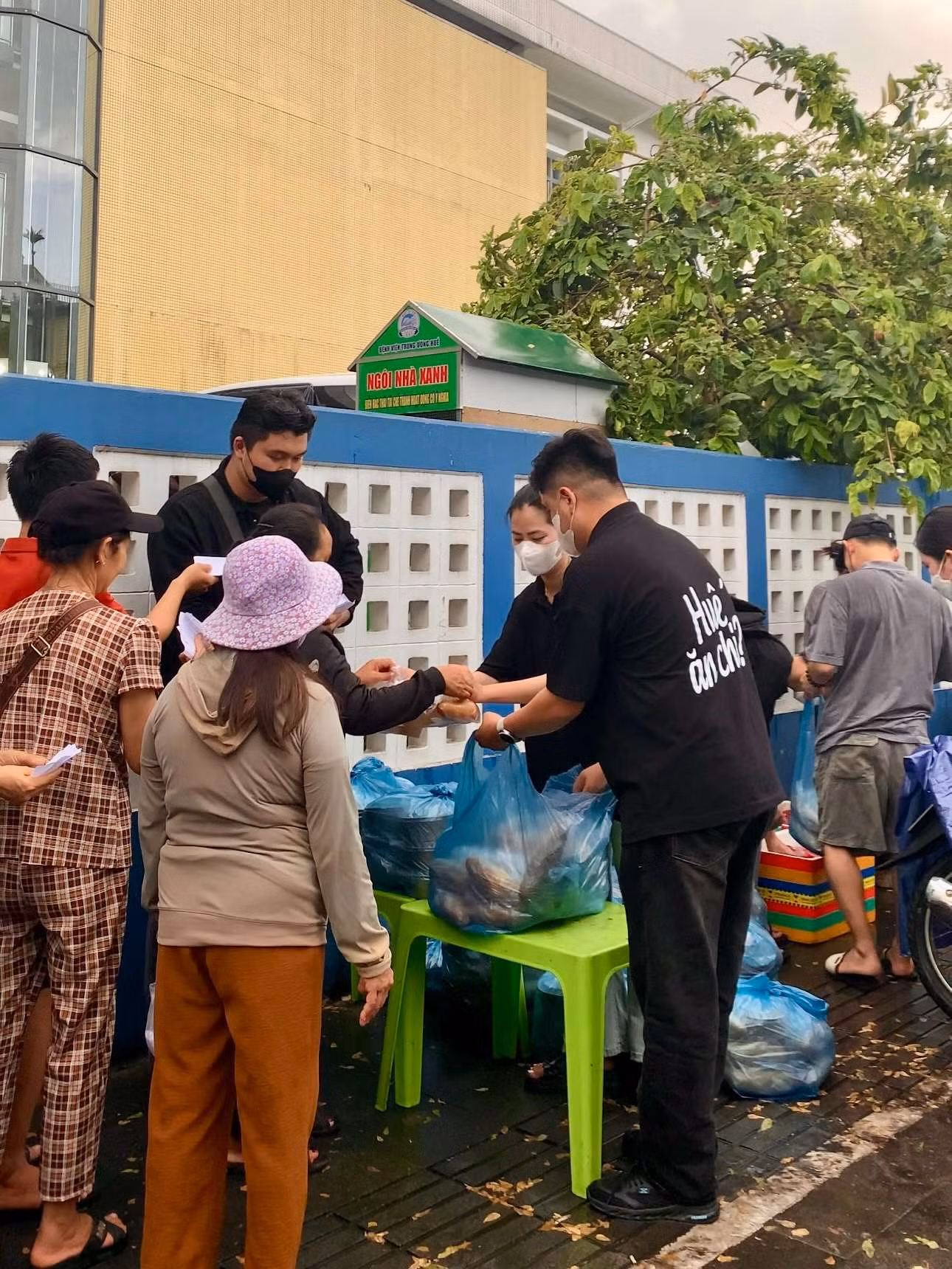 Những món ăn giản dị nhưng tràn ngập tình cảm trao đến người cần.