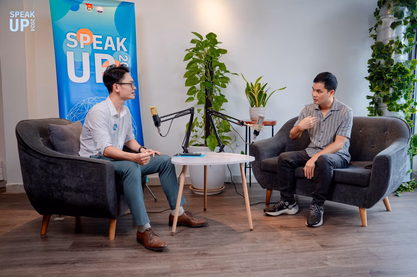 Khắc Dương tham gia talkshow cùng TikToker Võ Tòng Đánh Mèo, thảo luận về những chủ đề thú vị.
