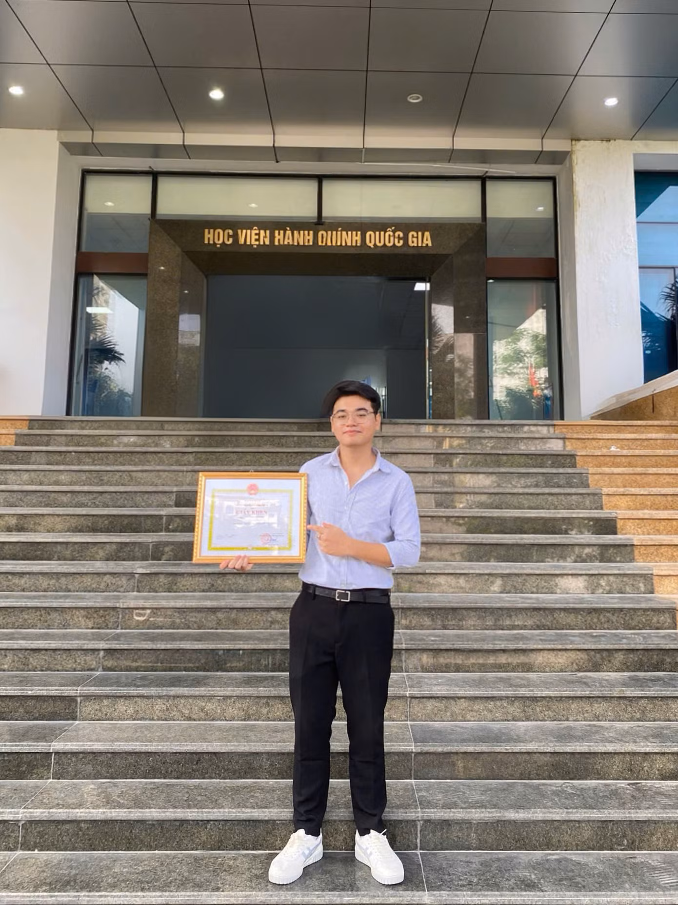 Nhờ kiên trì thay đổi cách học, Đình Bình đã gặt hái được nhiều thành tích đáng kể.