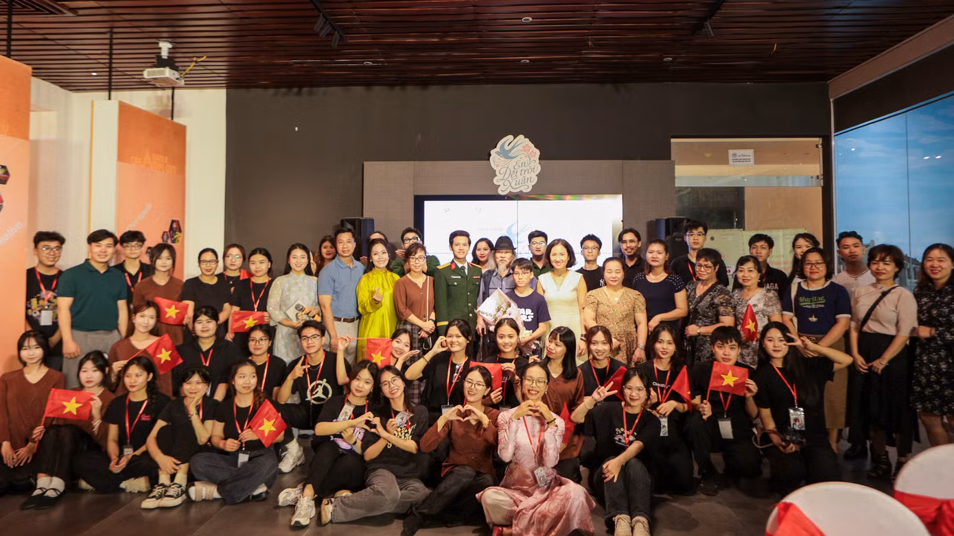 Bạn Lưu Gia Linh, trưởng ban tổ chức dự án, chia sẻ: “Dự án là lời khẳng định của thế hệ trẻ về tình yêu với âm nhạc và những giá trị nghệ thuật trường tồn của nhạc sĩ Văn Cao. Không dừng lại ở việc tôn vinh, đây còn là hành trình trở về để cảm, để hiểu và kể lại bằng ngôn ngữ của hôm nay. Chúng em mong muốn những thanh âm quen thuộc ấy sẽ tiếp tục lan tỏa tới nhiều thế hệ sau”.