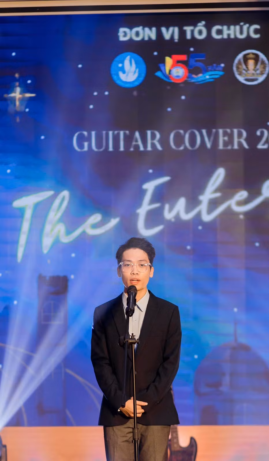 Cùng với Câu lạc bộ Guitar, Nhật Khoa đã tham gia vào các hoạt động thiết thực như hỗ trợ văn nghệ để gây quỹ cho các đoàn từ thiện.