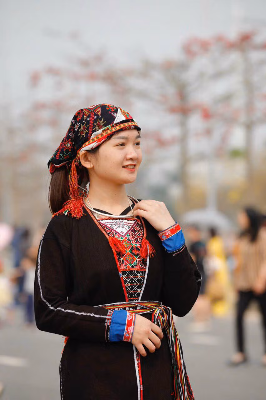 Đặng Huyền Trang là cô gái người dân tộc Dao quần trắng, quê Yên Bái.