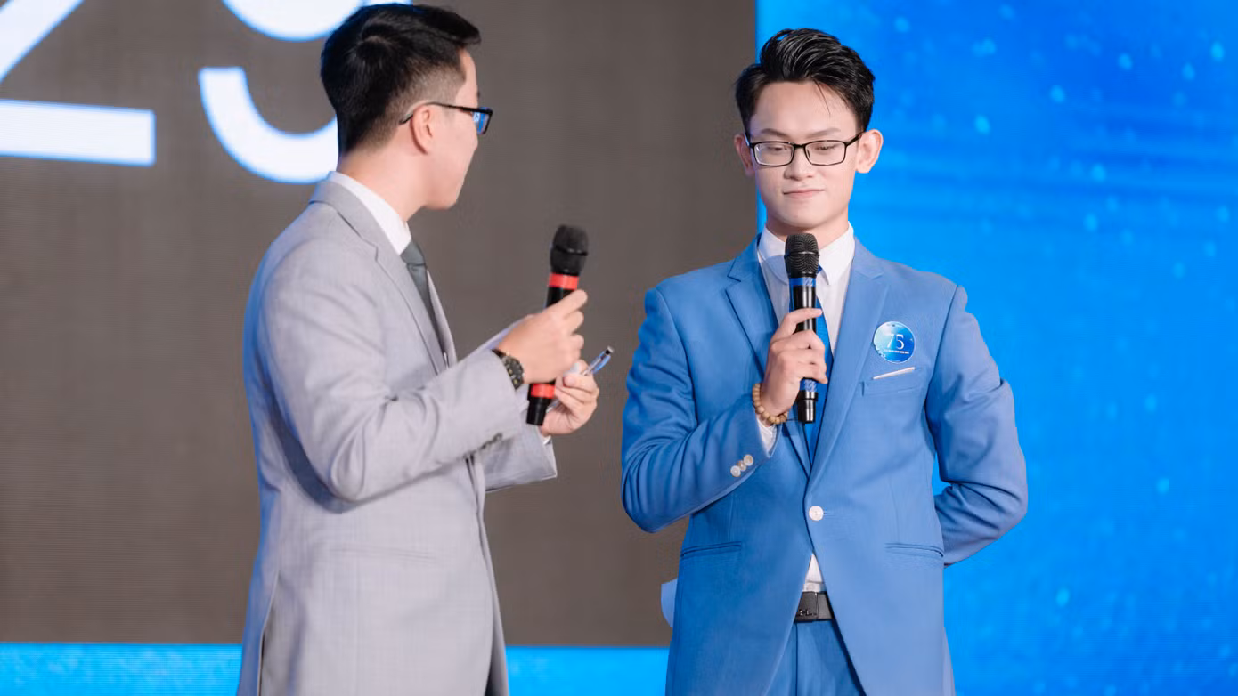 Khắc Dương lọt vào Top 6 cuộc thi Tell Me by Your Voice.