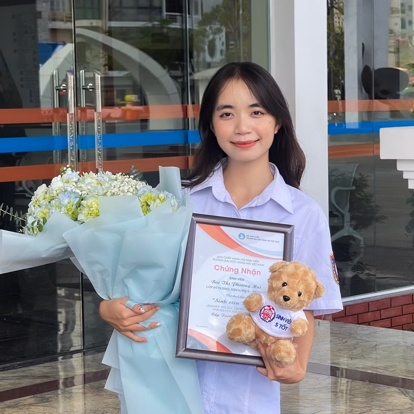 Phương Mai vinh dự đạt danh hiệu “Sinh viên 5 tốt” cấp trường.