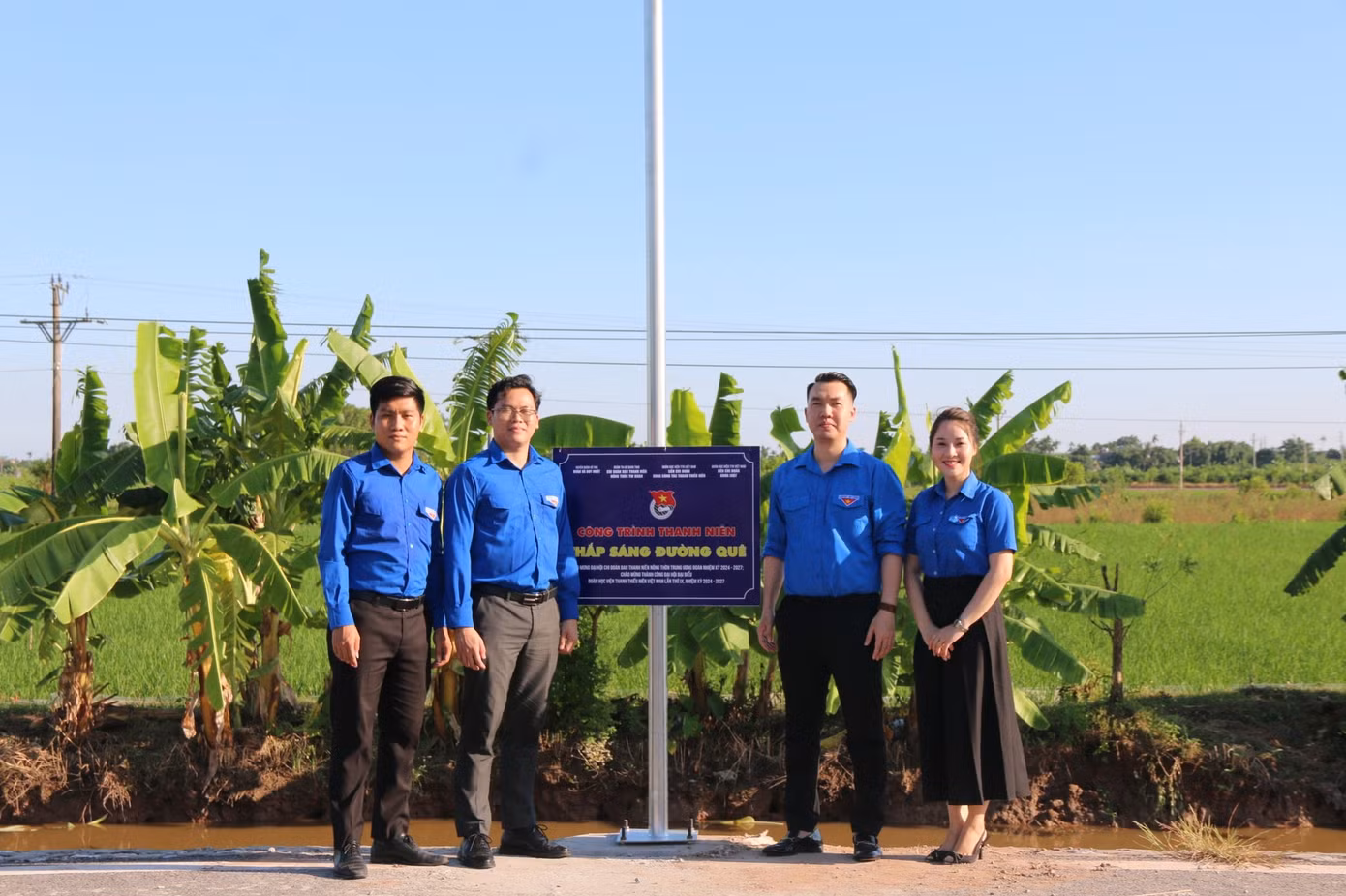 Giảng viên, sinh viên Học viện Thanh thiếu niên tích cực tham gia các hoạt động tình nguyện.