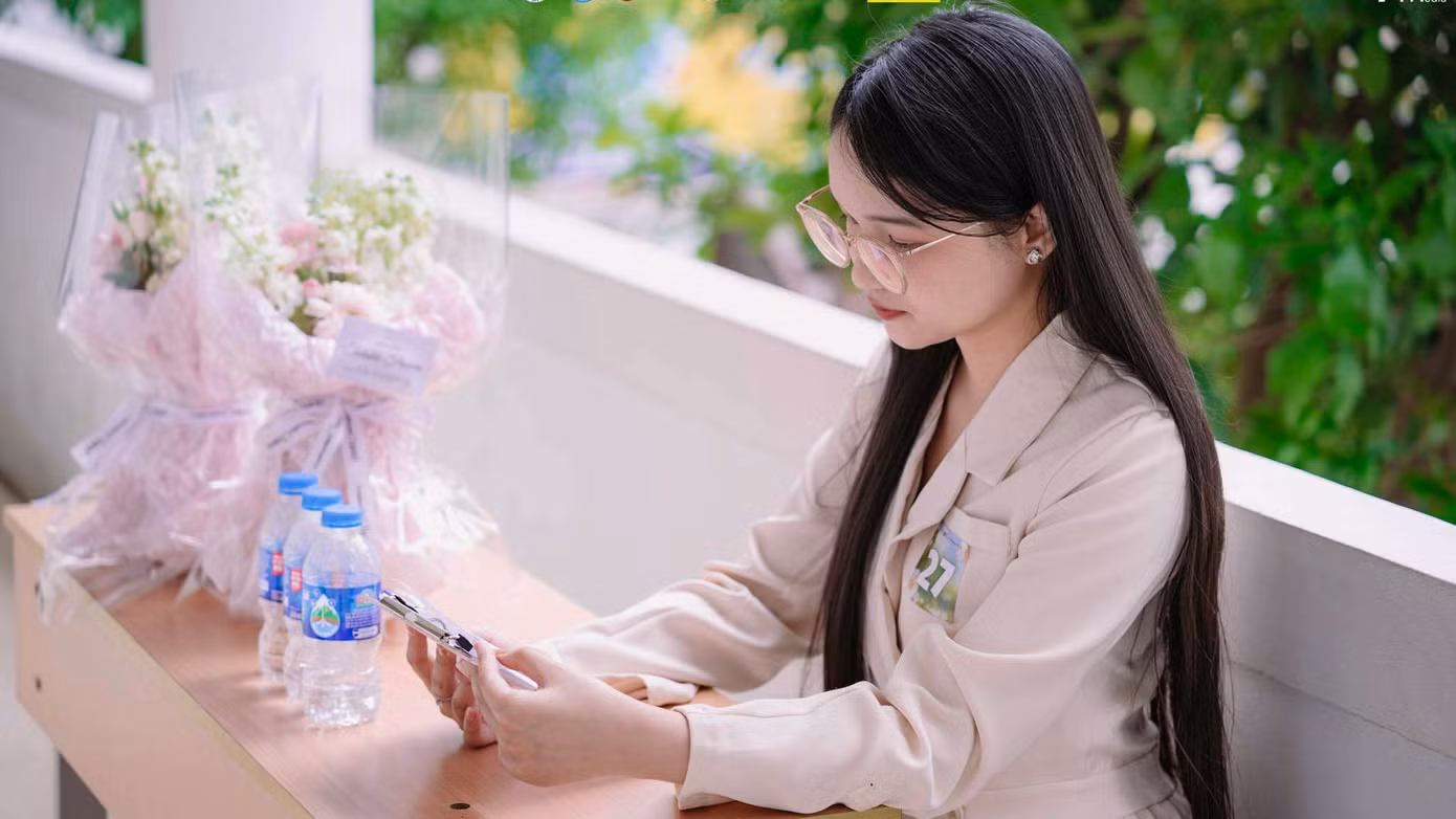 Minh Nga tâm đắc một câu: “Có học, có hơn”, bởi cô nàng tin rằng học vấn là con đường duy nhất giúp bản thân vượt qua mọi khó khăn, cả về vật chất lẫn tinh thần.