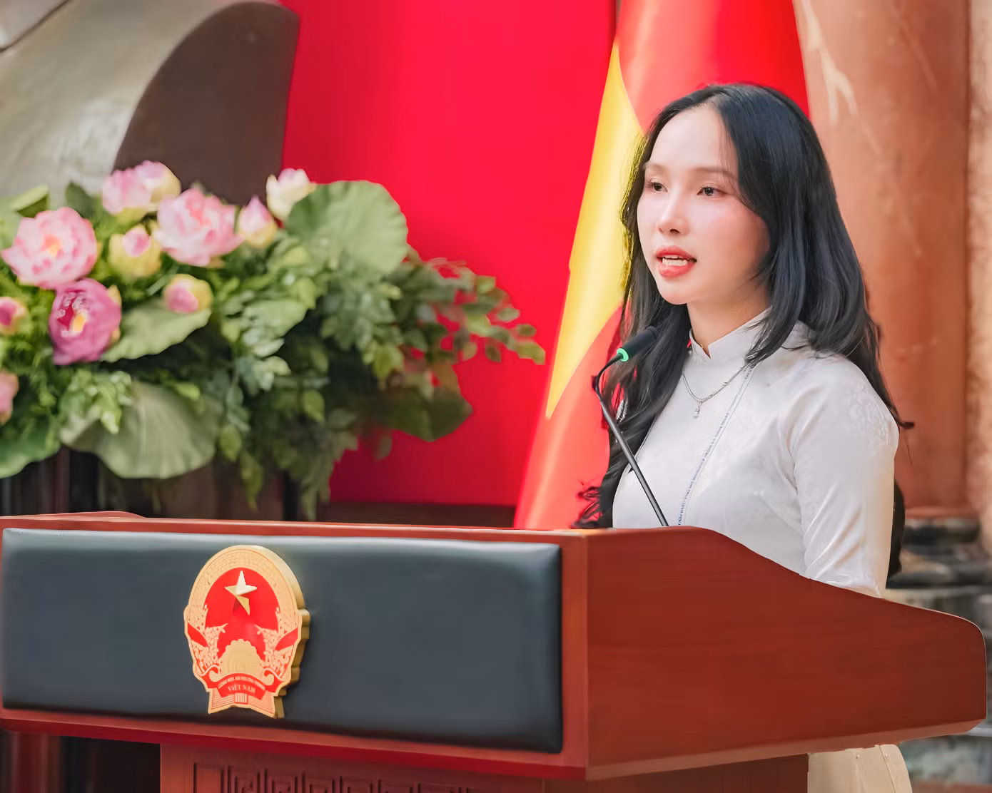 Bảo Nhi phát biểu tại chương trình Gặp mặt 95 nữ đảng viên tiêu biểu Thủ đô tại Phủ Chủ tịch.