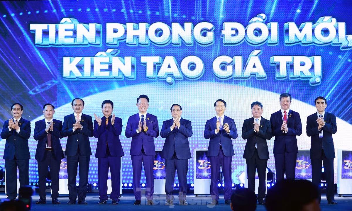 Thủ tướng Phạm Minh Chính dự lễ kỷ niệm 30 năm phong trào doanh nhân trẻ Việt Nam do Hội Doanh nhân trẻ Việt Nam tổ chức.