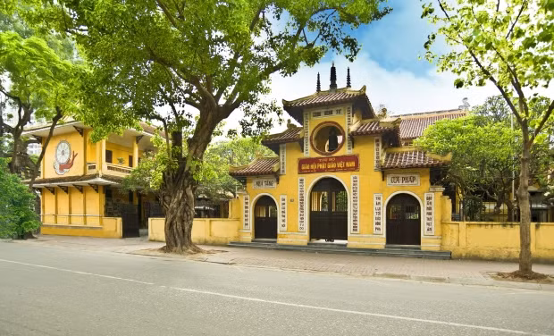Cổng tam quan chùa Quán Sứ
