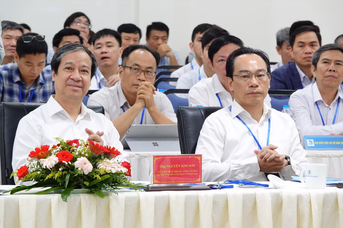 Bộ trưởng Bộ GD&amp;ĐT Nguyễn Kim Sơn (bên trái) cùng Thứ trưởng Bộ GD&amp;ĐT Hoàng Minh Sơn dự hội thảo. Ảnh: Nghiêm Huê