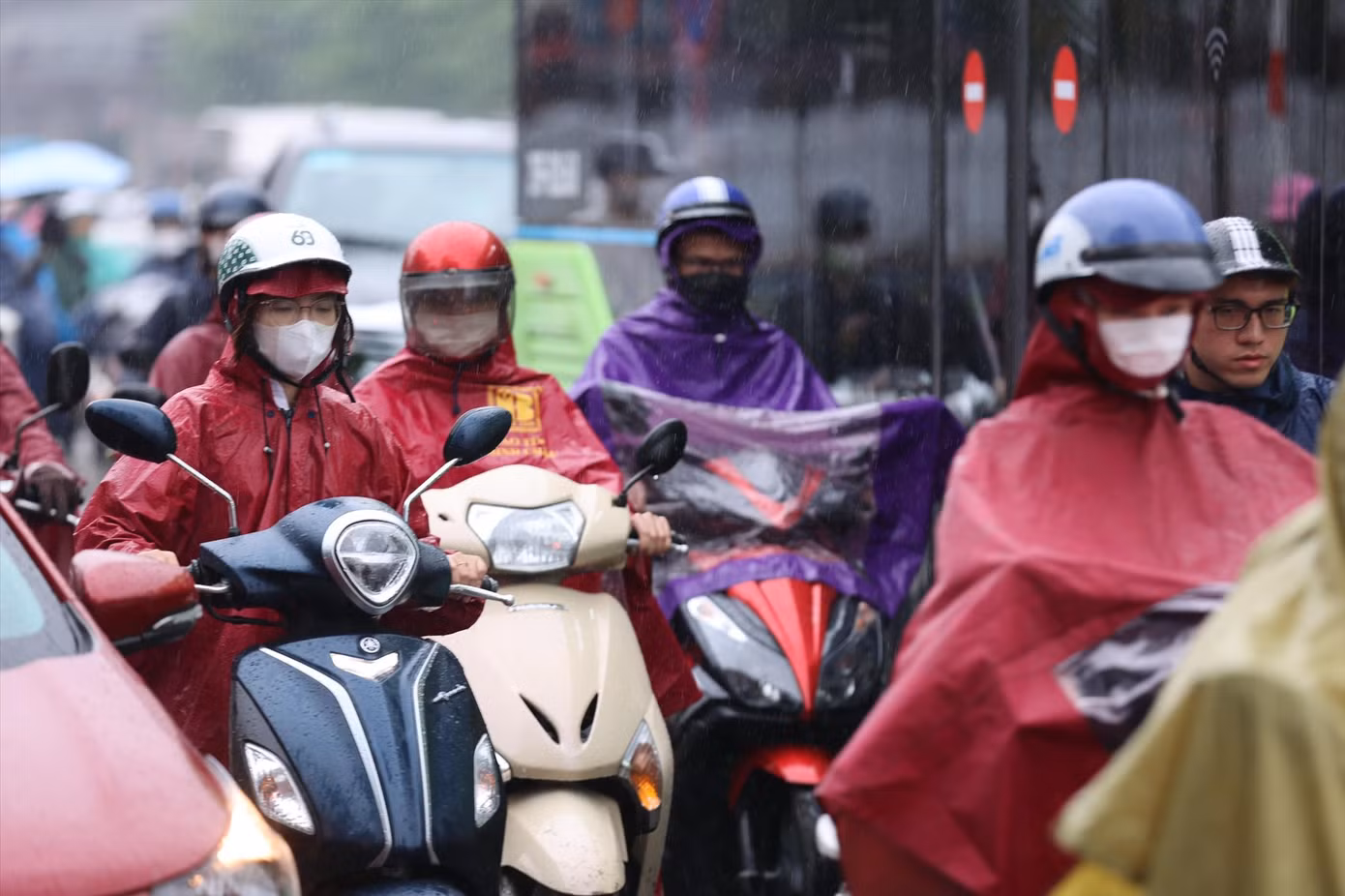 Nhiều vùng trên cả nước đón mưa lớn trong hôm nay (15/7). Ảnh: Như Ý
