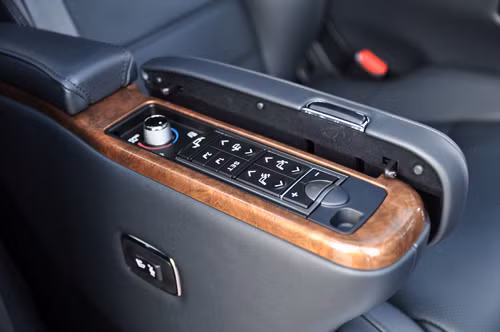 Chi tiết 'chuyên cơ mặt đất' Toyota Alphard 2016 mới về Việt Nam ảnh 9