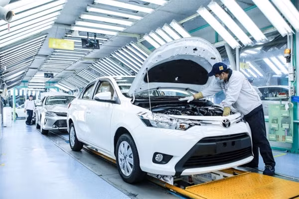 Sản xuất ô tô tại nhà máy Toyota Việt Nam (ảnh: Toyota).