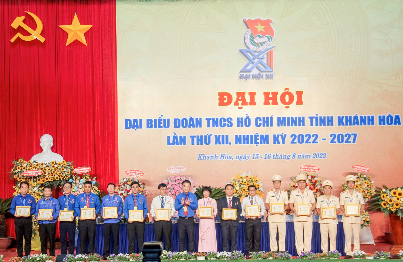 Bí thư Trung ương Đoàn Nguyễn Tường Lâm trao kỷ niệm chương "Vì thế hệ trẻ" tặng 15 cá nhân có thành tích xuất sắc trong công tác Đoàn và phong trào thanh, thiếu nhi.