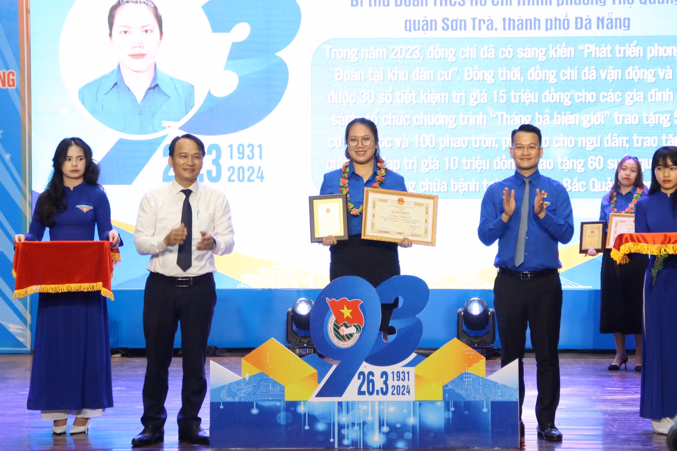 Giải thưởng 26/3 là giải thưởng thường niên của Thành Đoàn Đà Nẵng, vinh danh các cán bộ Đoàn cơ sở. Ảnh: Giang Thanh