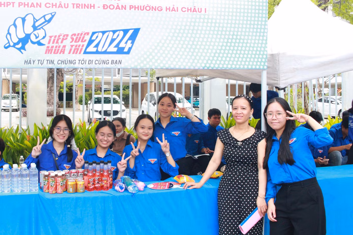 Khoảng 1.750 tình nguyện viên là học sinh các trường THPT, Đại học, Cao đẳng, đoàn viên thanh niên trên địa bàn tham gia tiếp sức sĩ tử trong kỳ thi lần này.