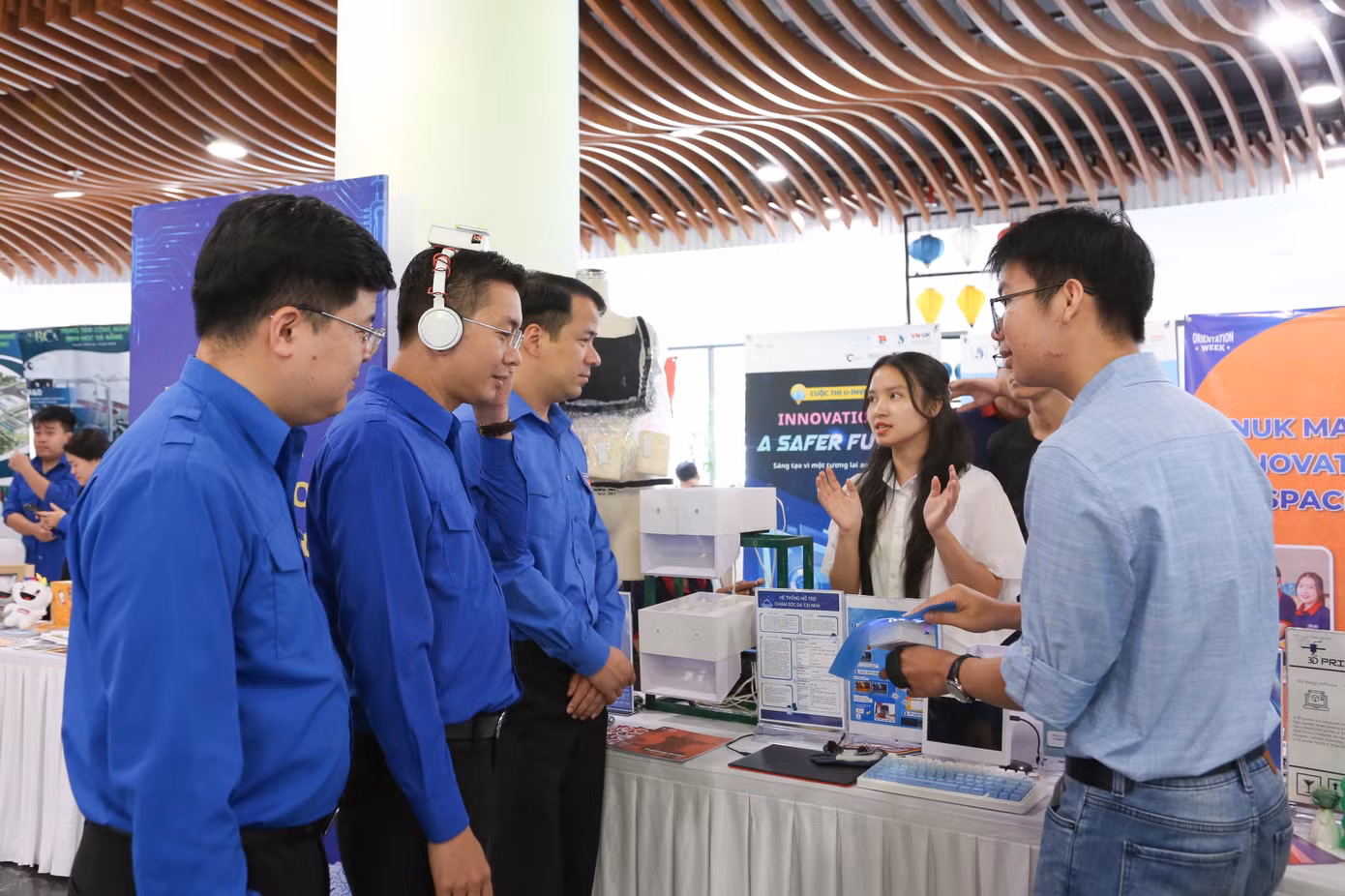 Trong khuôn khổ Liên hoan, các sản phẩm sáng tạo của học sinh, sinh viên được trưng bày, giới thiệu và kết nối với các tổ chức hỗ trợ khởi nghiệp, các doanh nghiệp, các chuyên gia... để nghiên cứu, phát triển sản phẩm.