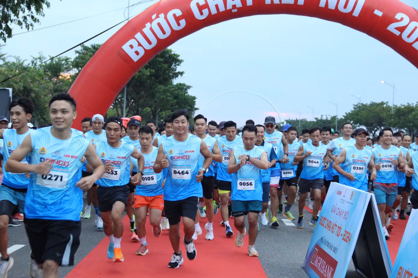 Tham gia giải, các vận động viên nam tranh tài ở cự ly 10km Tham gia giải, các vận động viên nam tranh tài ở cự ly 10km