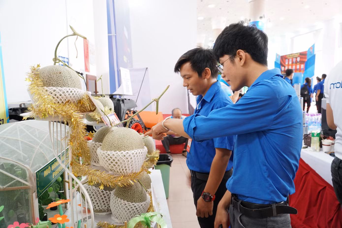 Các sản phẩm nông nghiệp công nghệ cao cũng được giới thiệu. Bên cạnh việc quảng bá, đây cũng là dịp để đoàn viên thanh niên kết nối hợp tác, thương mại hóa sản phẩm, mở rộng thị trường.