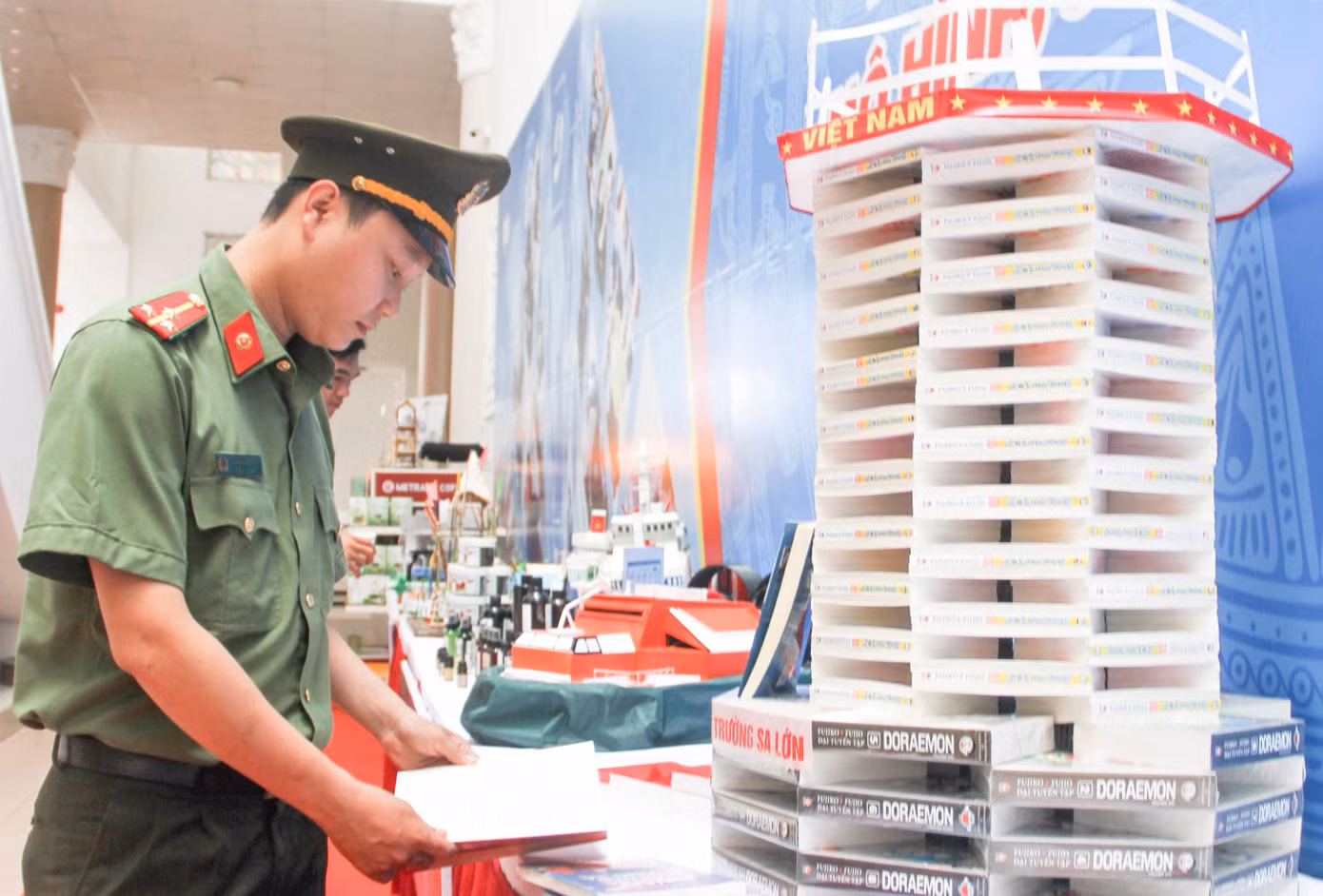 "Tỉnh Đoàn sẽ thành lập, duy trì tổ hợp tác thanh niên, hợp tác xã thanh niên; câu lạc bộ thanh niên làm kinh tế; khuyến khích thanh niên phát triển các mô hình kinh tế thân thiện môi trường gắn với việc khai thác hợp lý, hiệu quả tài nguyên, ứng dụng công nghệ cao, hướng đến xây dựng nền kinh tế xanh, kinh tế tuần hoàn. Đồng thời, phối hợp với các tổ chức, cá nhân, doanh nghiệp hiện thực hóa, thương mại hóa các ý tưởng sáng tạo, đưa các sáng kiến, phát minh ứng dụng vào thực tế; xây dựng và duy trì hiệu quả hoạt động của Quỹ hỗ trợ thanh niên khởi nghiệp...", anh Nam nói.